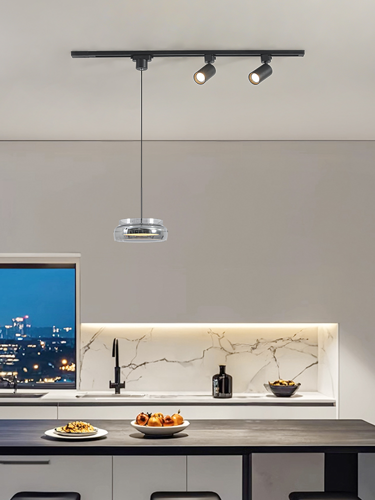 意式極簡餐廳吊燈軌道帶射燈2026年新款現代簡約吧台一字飯桌